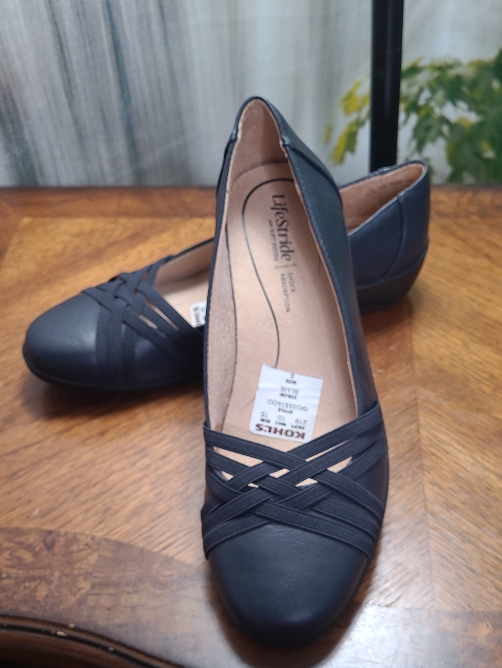 New in box! Life Stride Incredible Womens 8 Navy Classic slip on flat dress shoe
